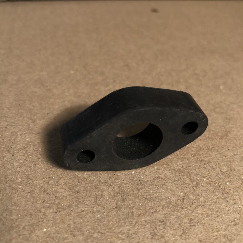 Distanziale gomma testa carburatore Motom 48                                        Art.disgom